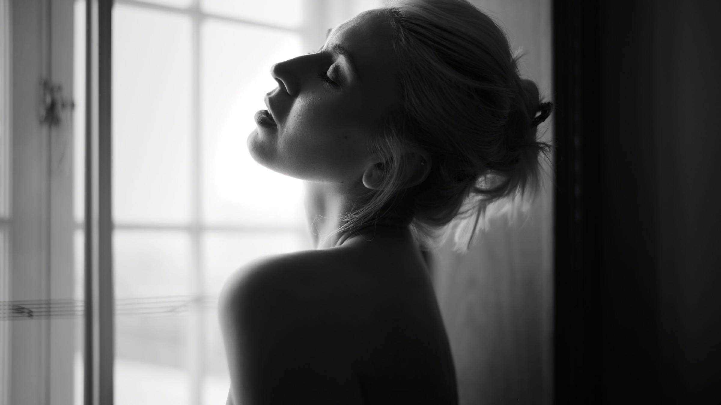 Melinda portrait in black and white